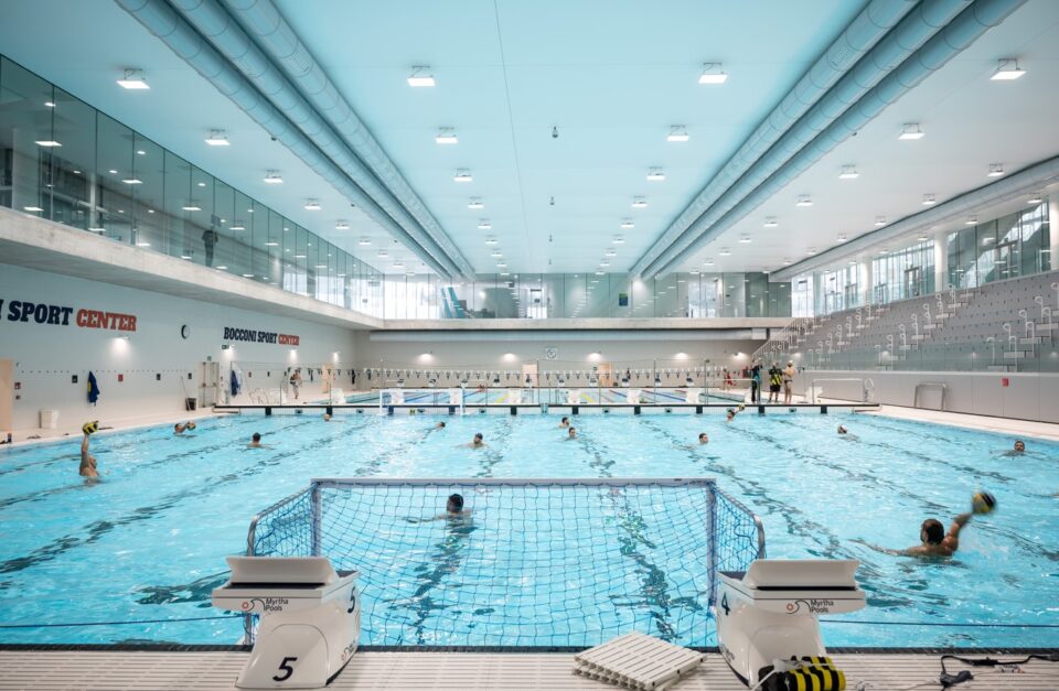 La piscina dell'Aquamore Bocconi Sport Center di Milano