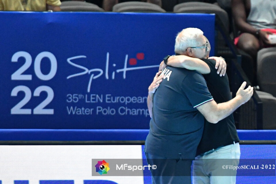 L'abbraccio fra Sandro Campagna e David Martín, CT della nazionale spagnola